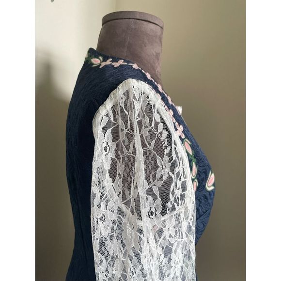 💙 Comino Couture Embroidered Lace Dress - Picture 9 of 16